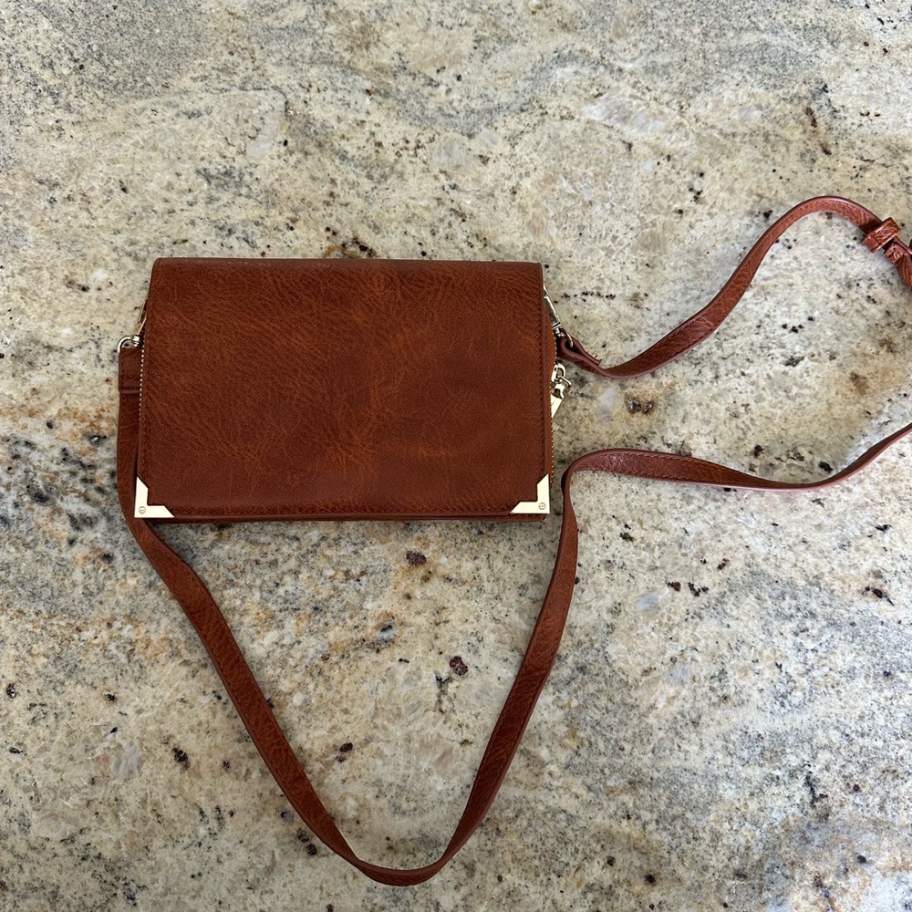 Elegant Brown Leather Crossbody Bag